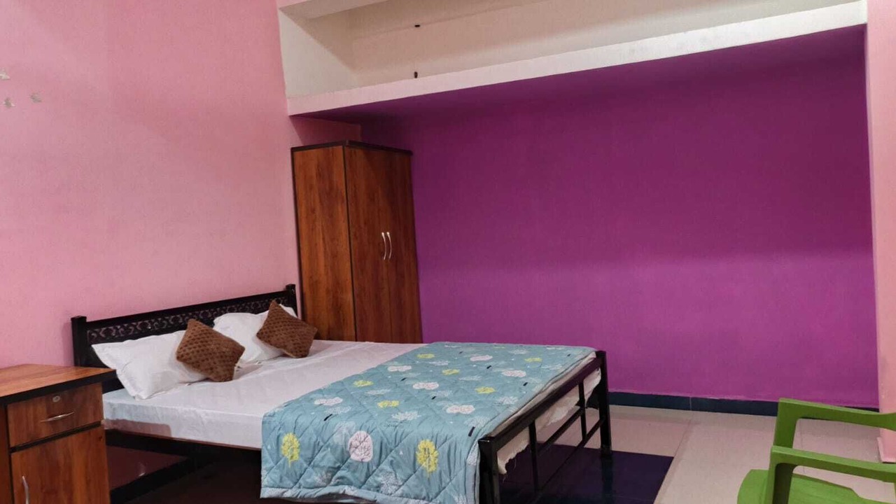 Photo of Bedroom in Sualkuchi