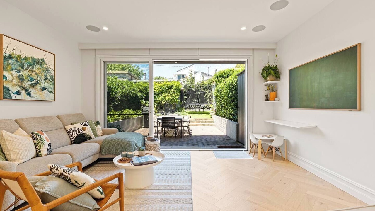 Photo of Livingroom in Crows Nest