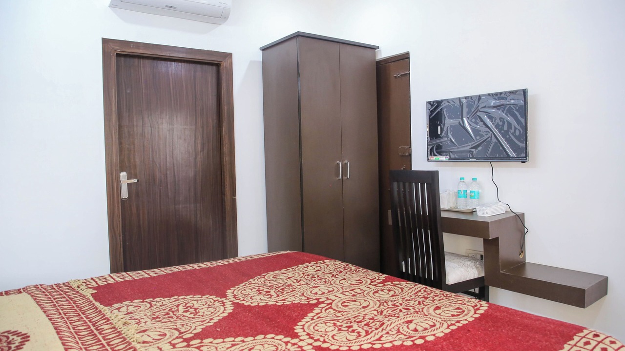 Photo of Bedroom in Taj Ganj