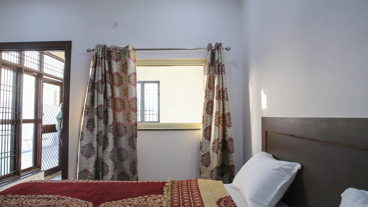 Photo of Bedroom in Taj Ganj