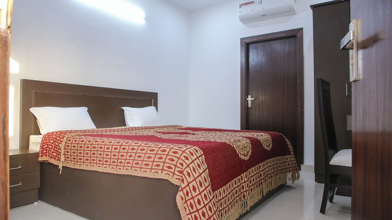 Photo of Bedroom in Taj Ganj