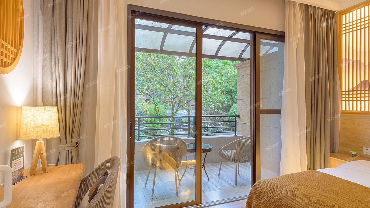 Photo of Bedroom in Emeishan