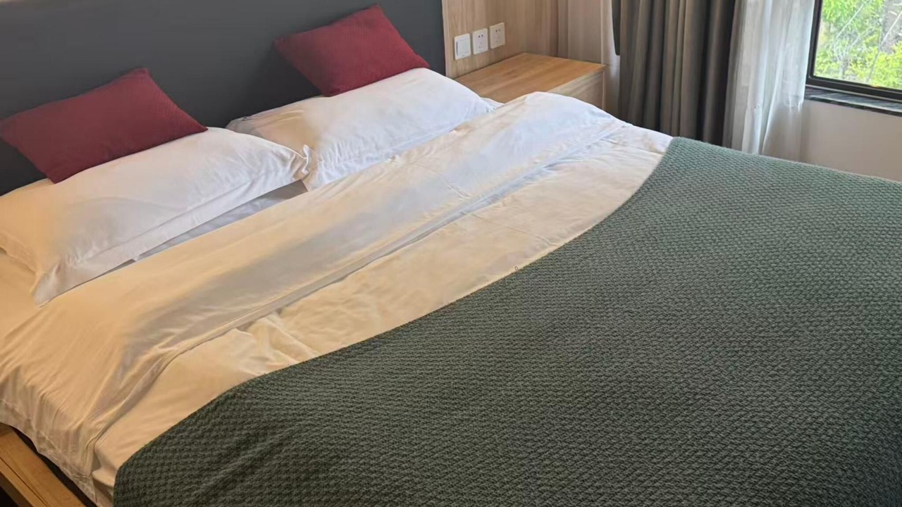Photo of Bedroom in Emeishan