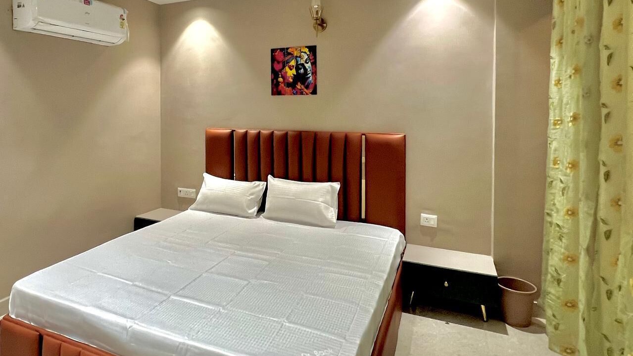 Photo of Bedroom in Taj Ganj