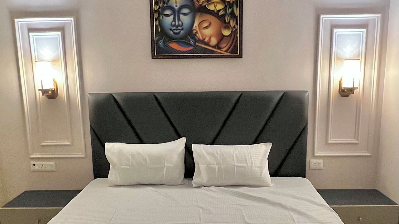 Photo of Bedroom in Taj Ganj