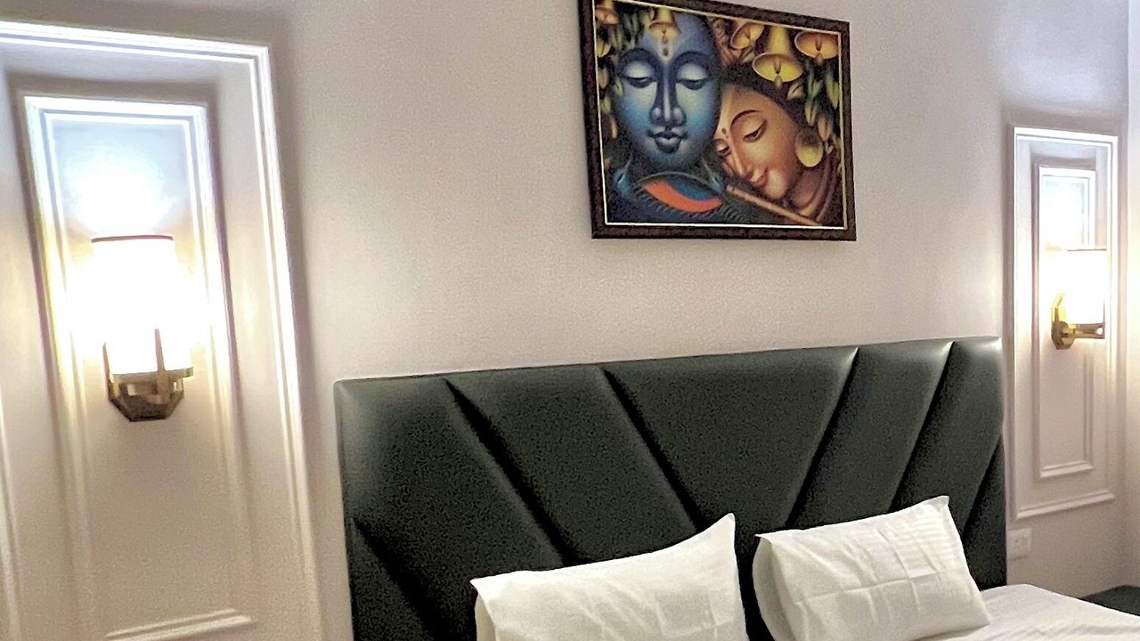 Photo of Bedroom in Taj Ganj