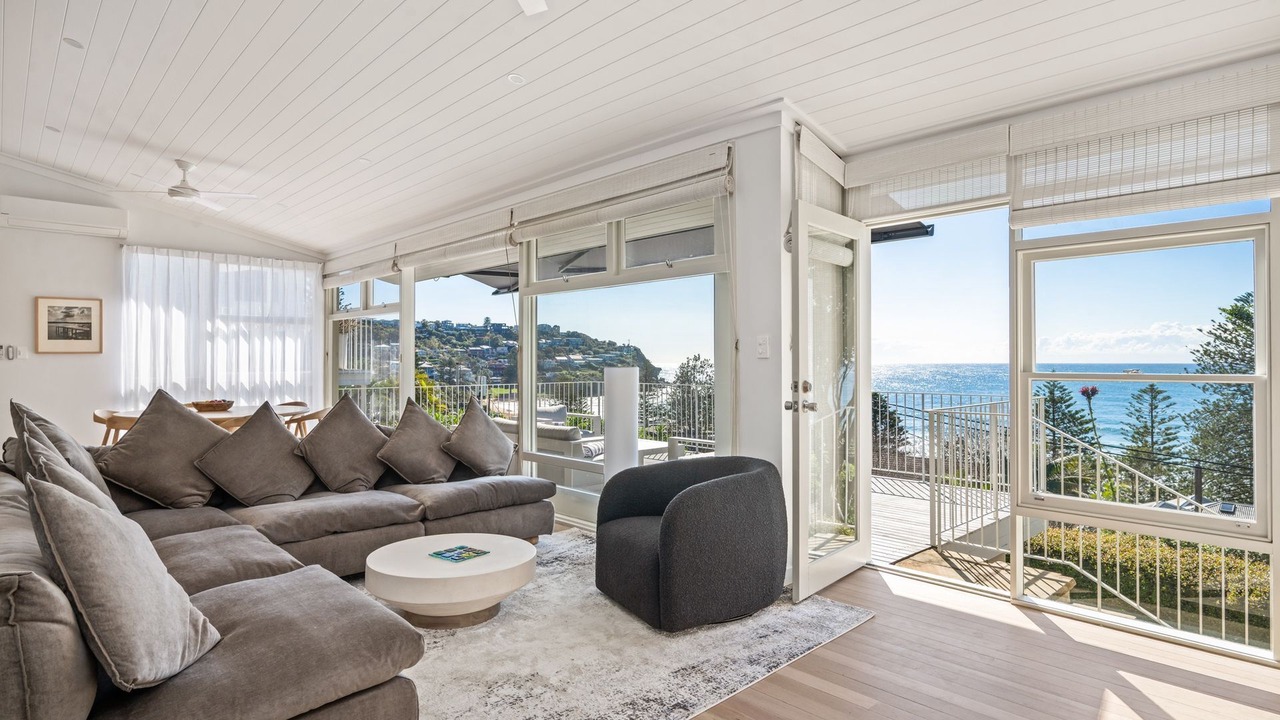 Photo of Livingroom in Whale Beach