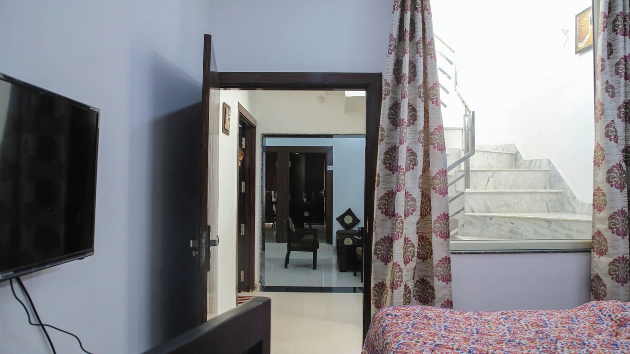 Photo of Bedroom in Taj Ganj
