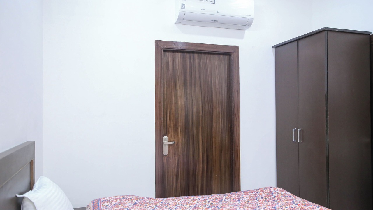 Photo of Bedroom in Taj Ganj