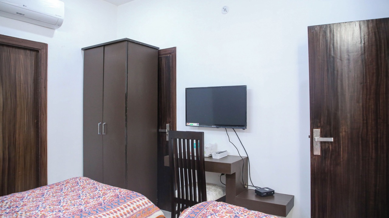 Photo of Bedroom in Taj Ganj