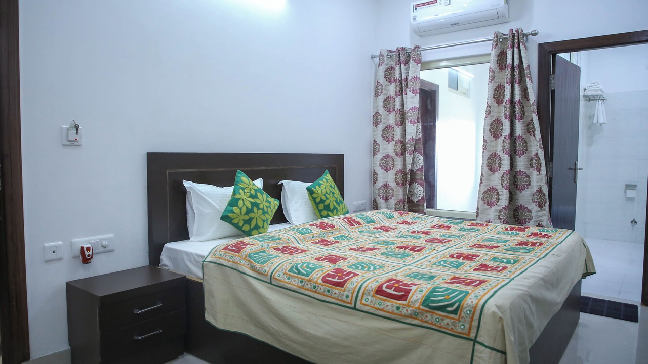 Photo of Bedroom in Taj Ganj