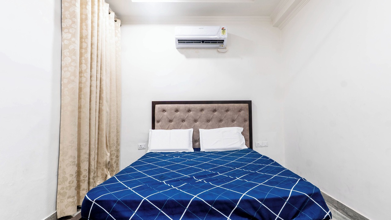 Photo of Bedroom in Taj Ganj
