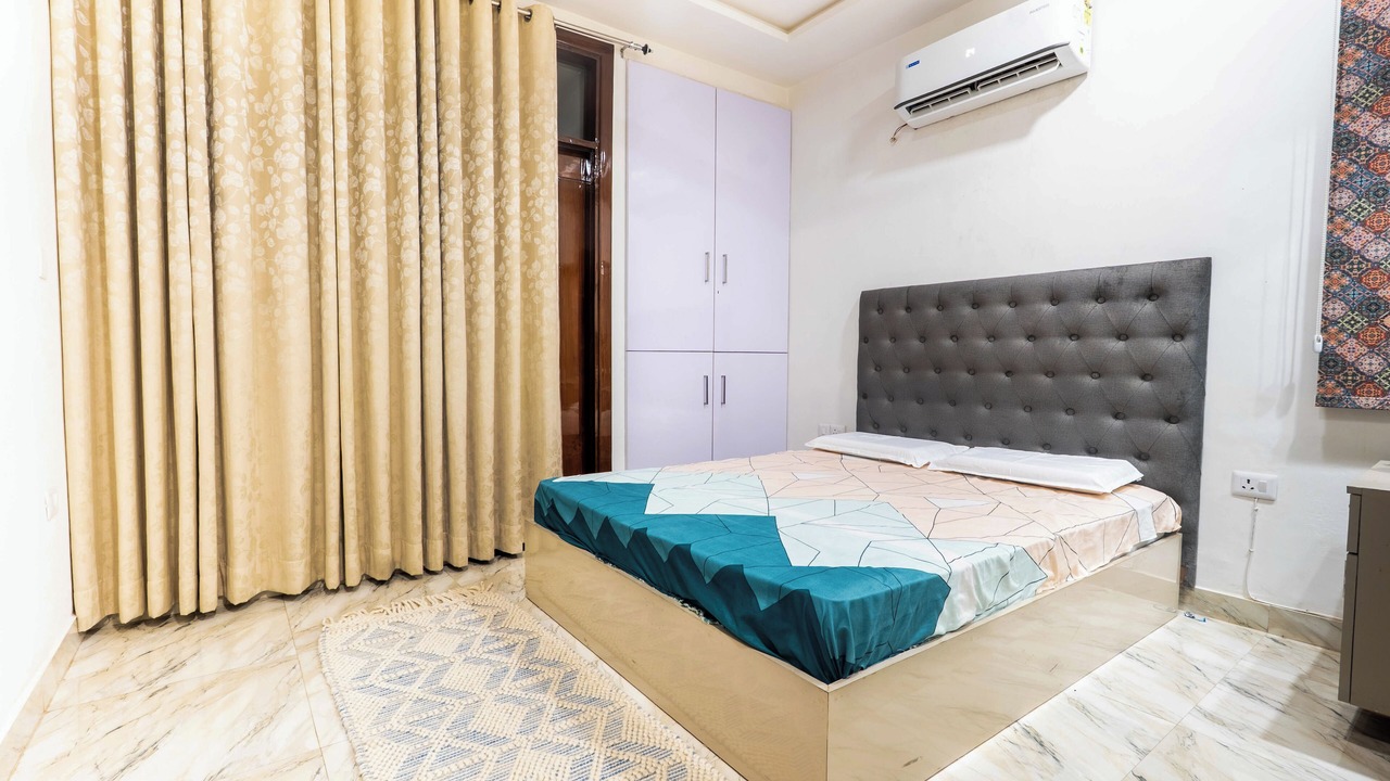 Photo of Bedroom in Taj Ganj