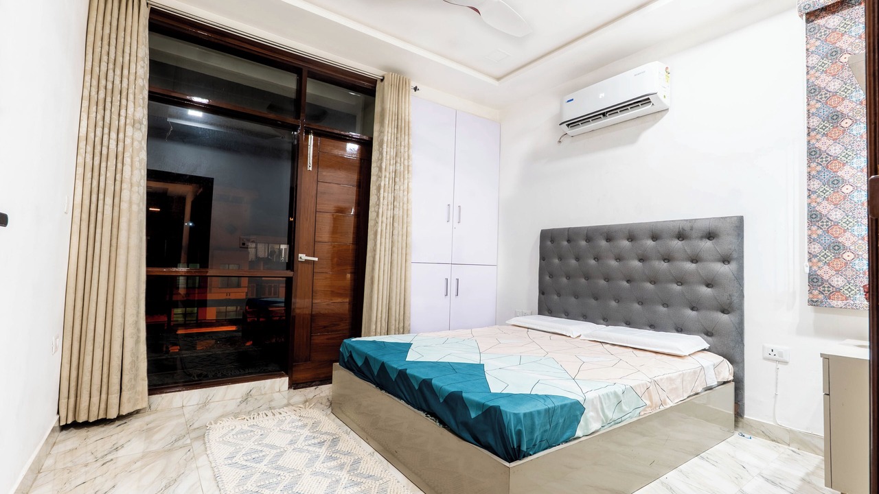 Photo of Bedroom in Taj Ganj