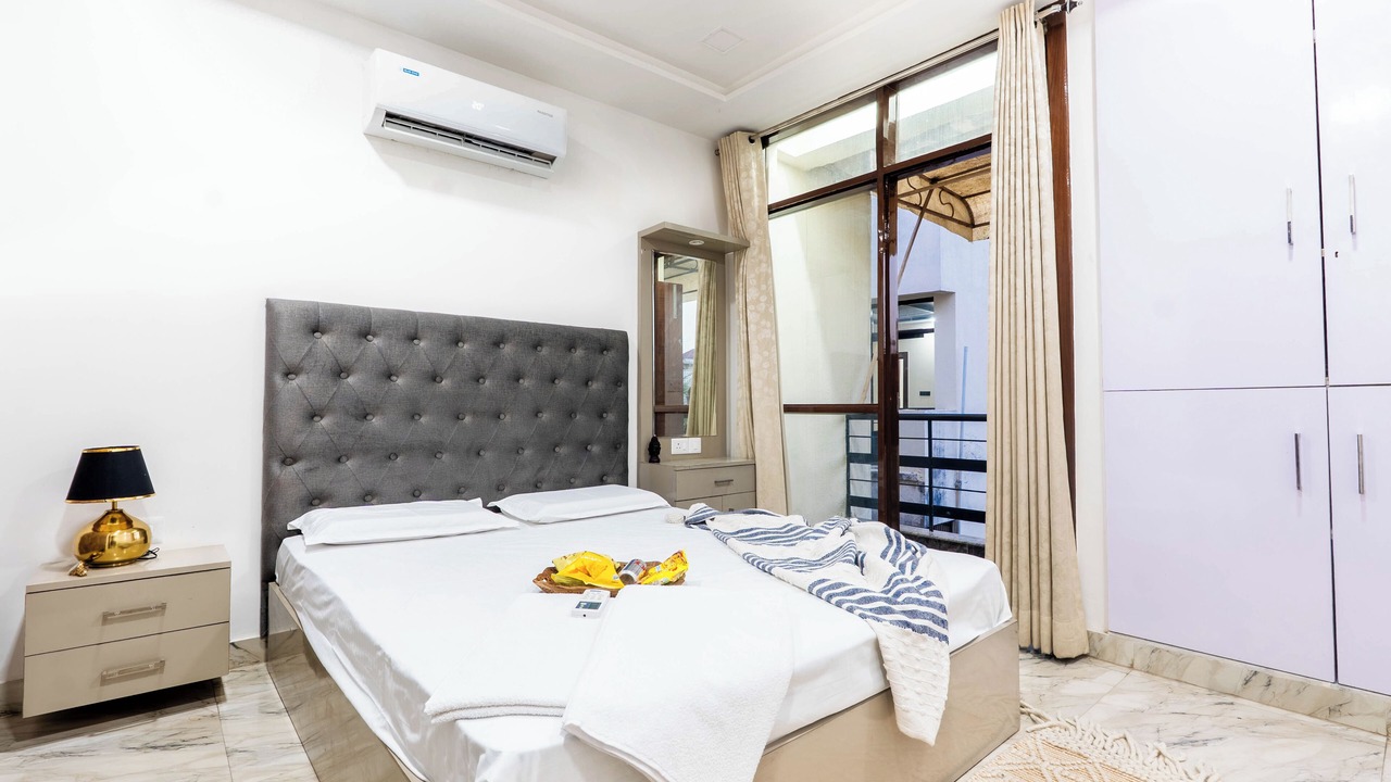 Photo of Bedroom in Taj Ganj