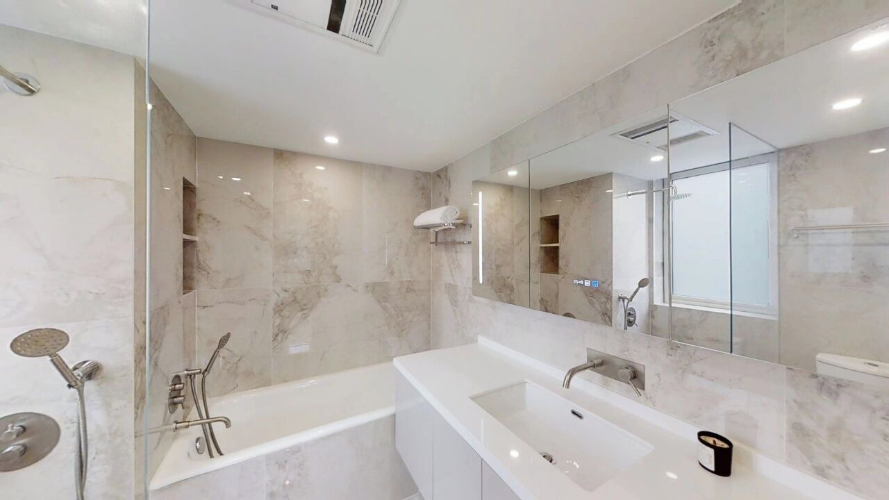 Photo of Bathroom in Haining Road