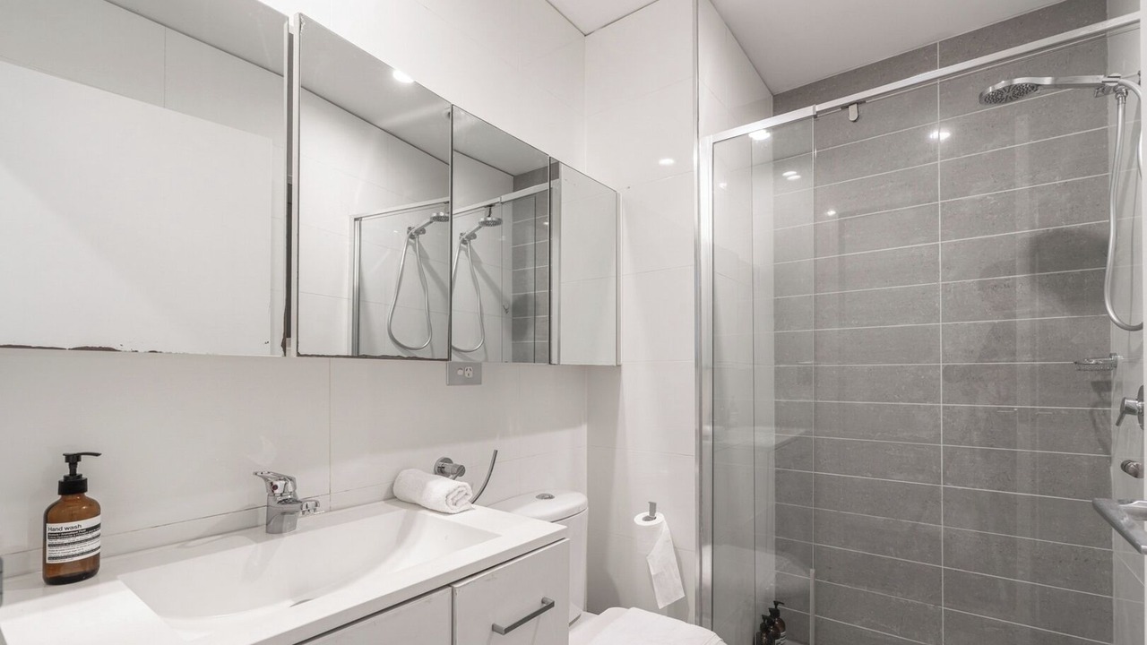 Photo of Bathroom in Haymarket