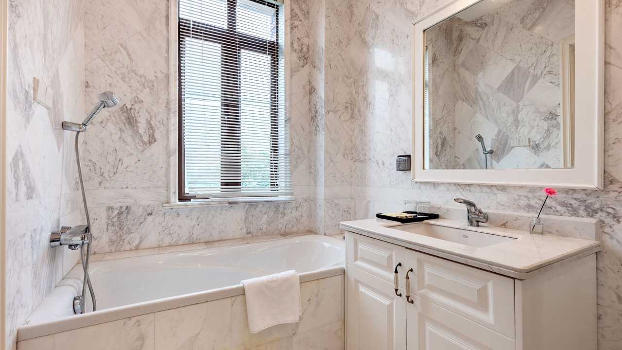 Photo of Bathroom in Henghe Street