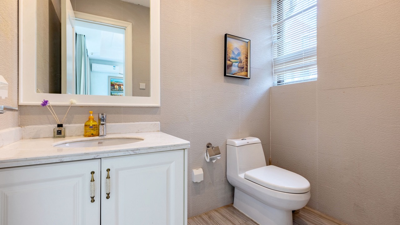 Photo of Bathroom in Henghe Street