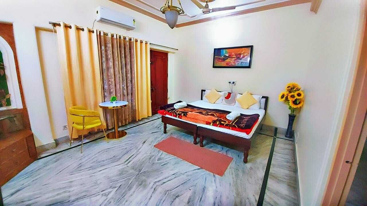 Photo of Bedroom in Mahmoorganj