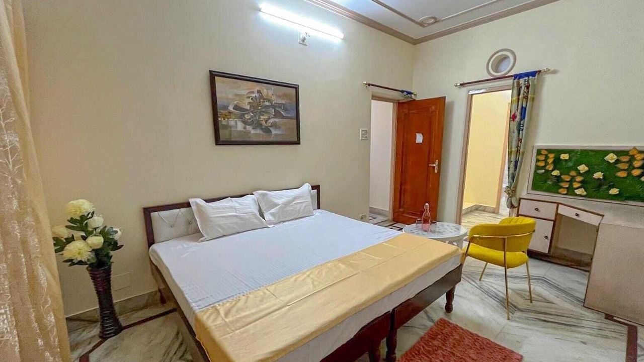 Photo of Bedroom in Mahmoorganj