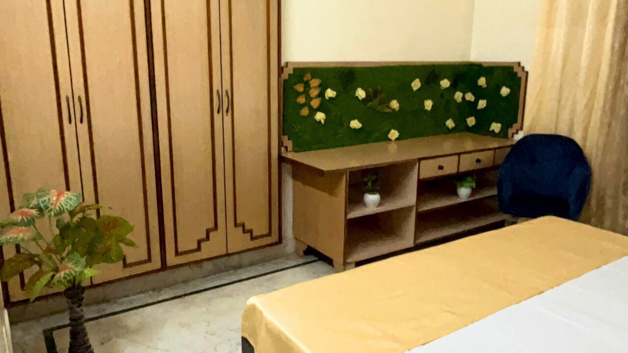 Photo of Bedroom in Mahmoorganj
