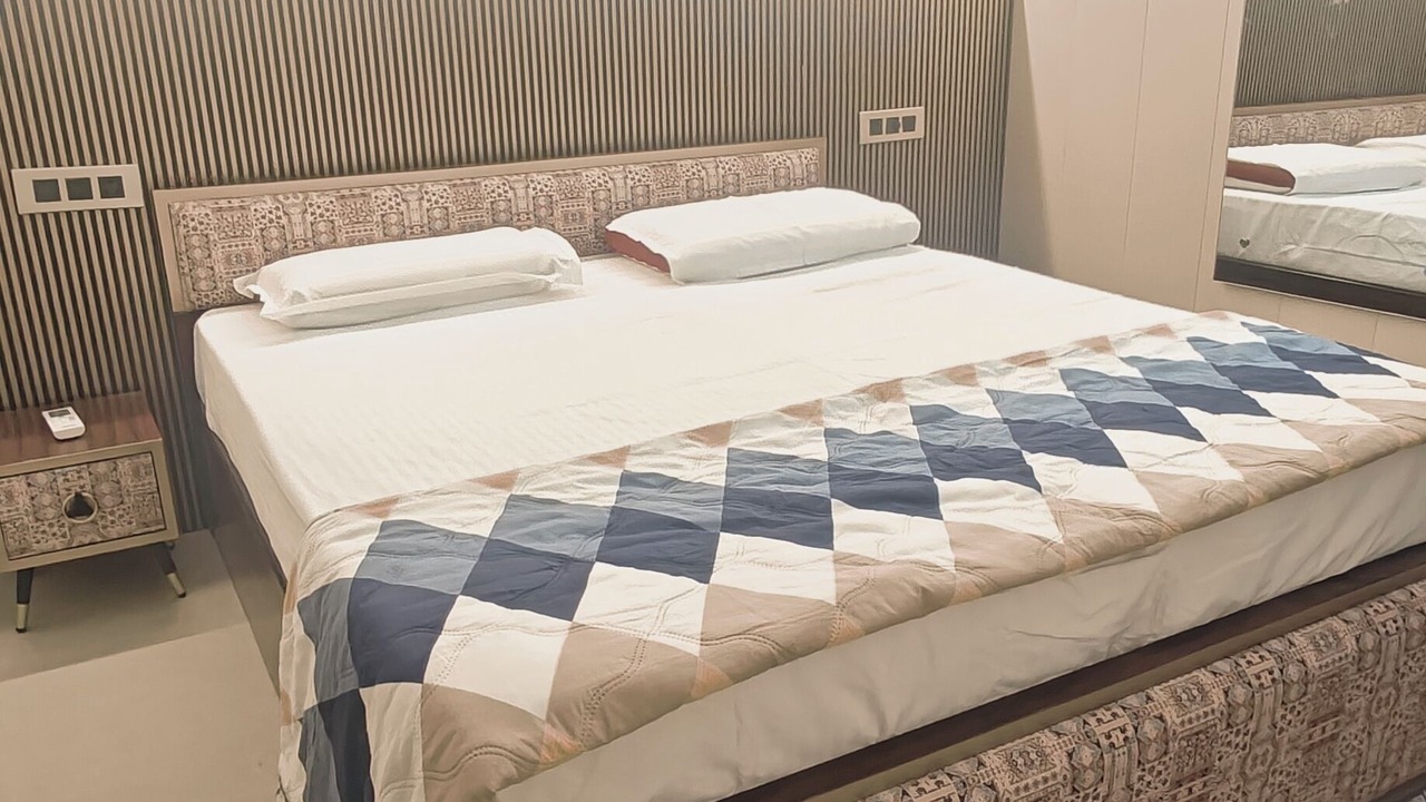 Photo of Bedroom in Taj Ganj