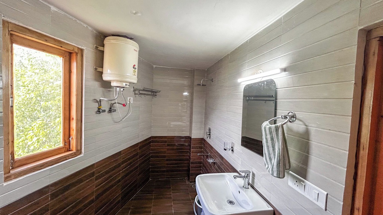 Photo of Bathroom in Gadherni