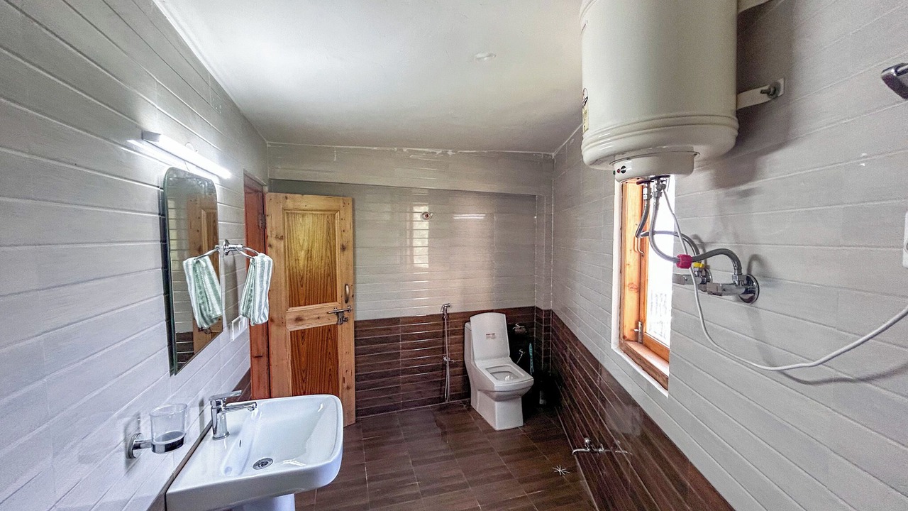 Photo of Bathroom in Gadherni