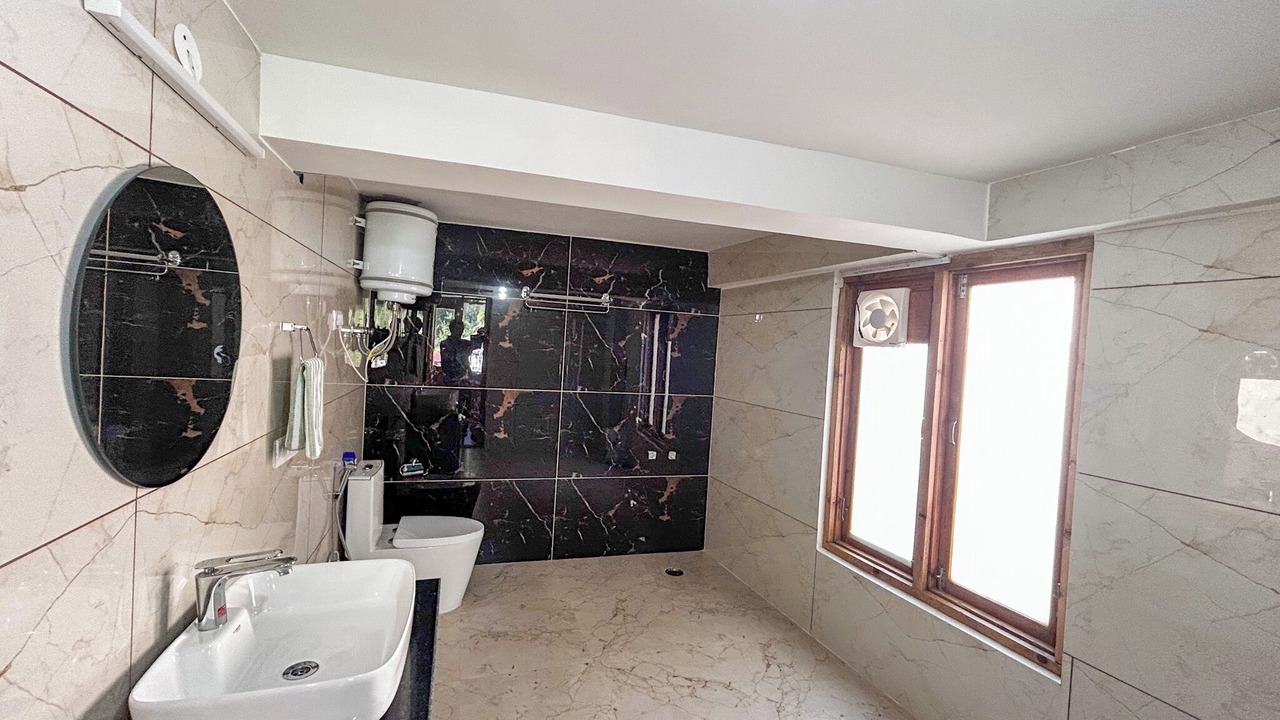 Photo of Bathroom in Gadherni