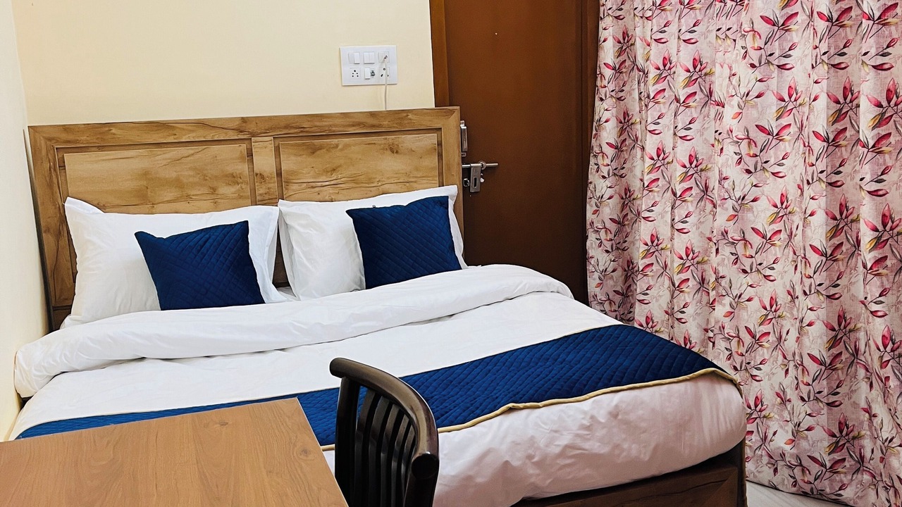 Photo of Bedroom in Hazratganj