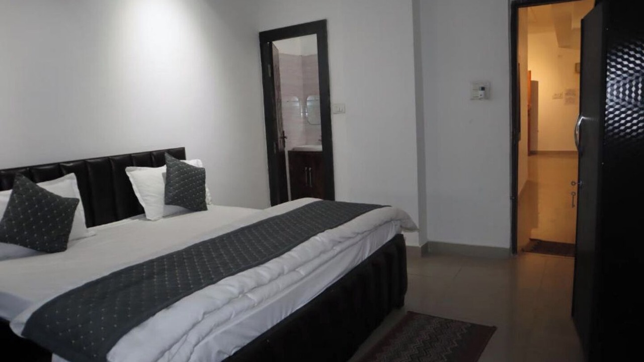 Photo of Bedroom in Mahmoorganj