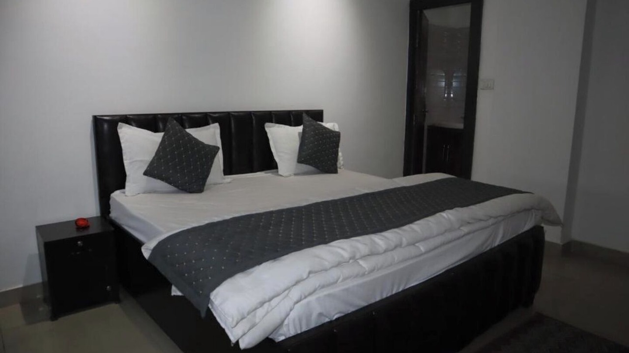 Photo of Bedroom in Mahmoorganj