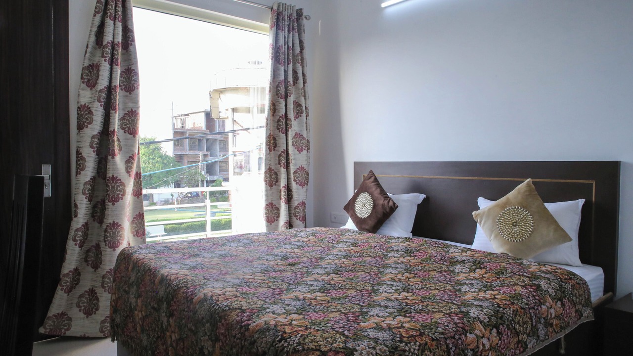 Photo of Bedroom in Taj Ganj