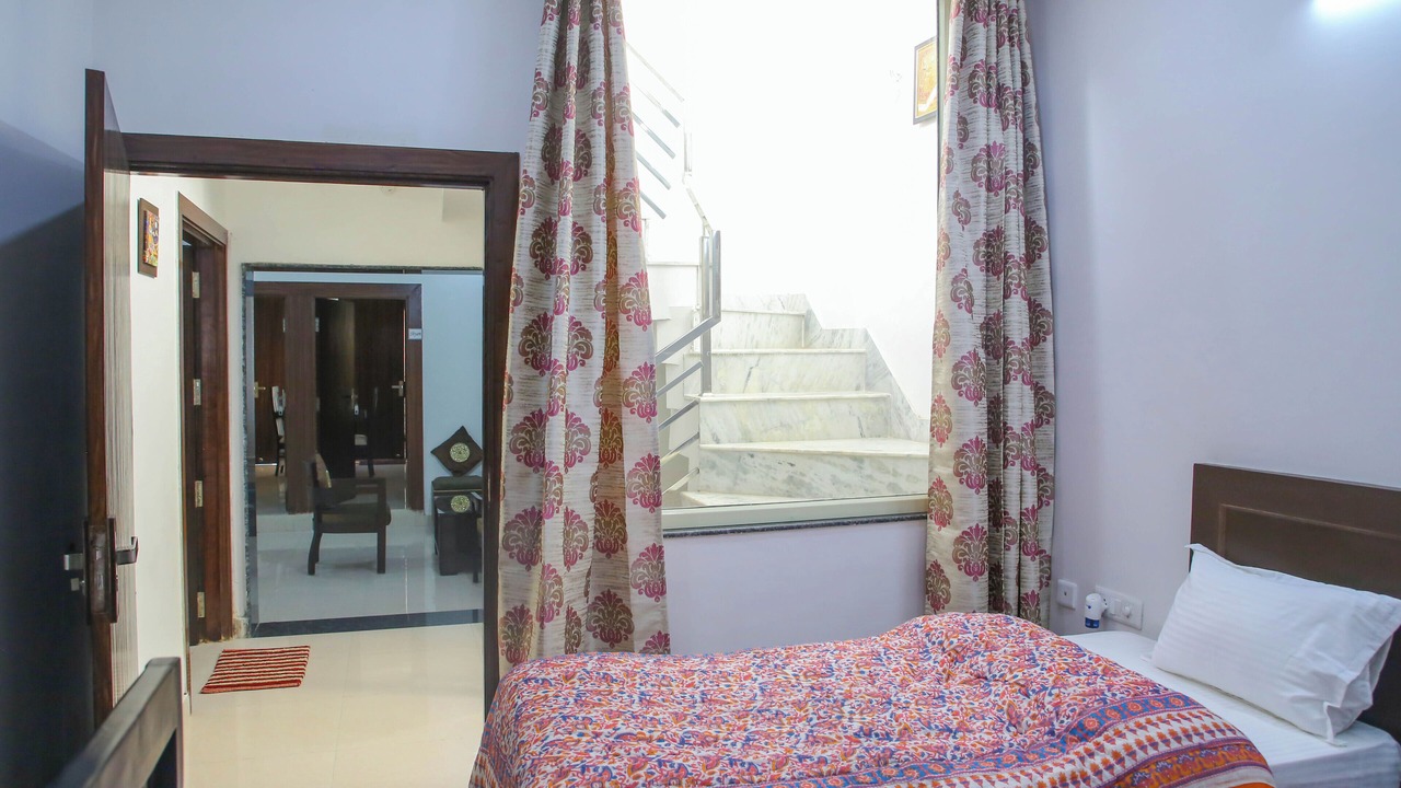Photo of Bedroom in Taj Ganj