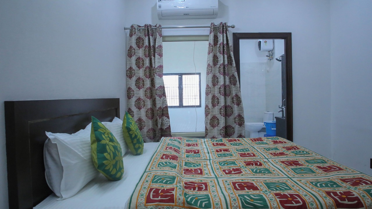 Photo of Bedroom in Taj Ganj