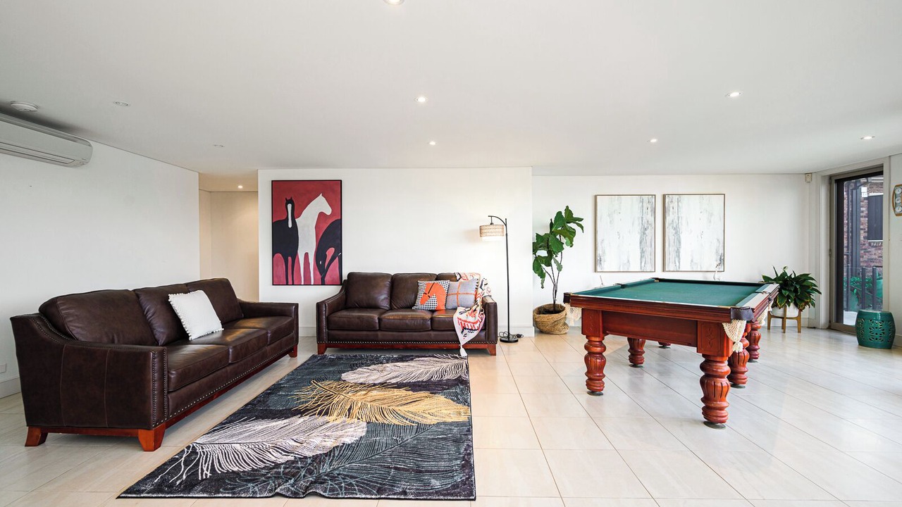 Photo of Livingroom in Oyster Bay