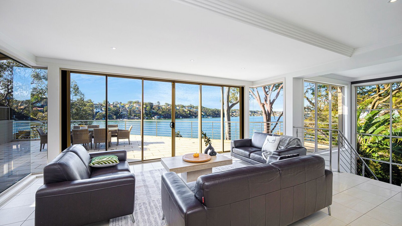 Photo of Livingroom in Oyster Bay