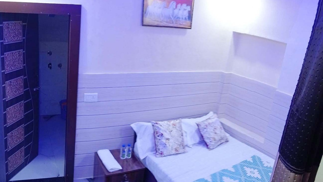 Photo of Bedroom in Taj Ganj