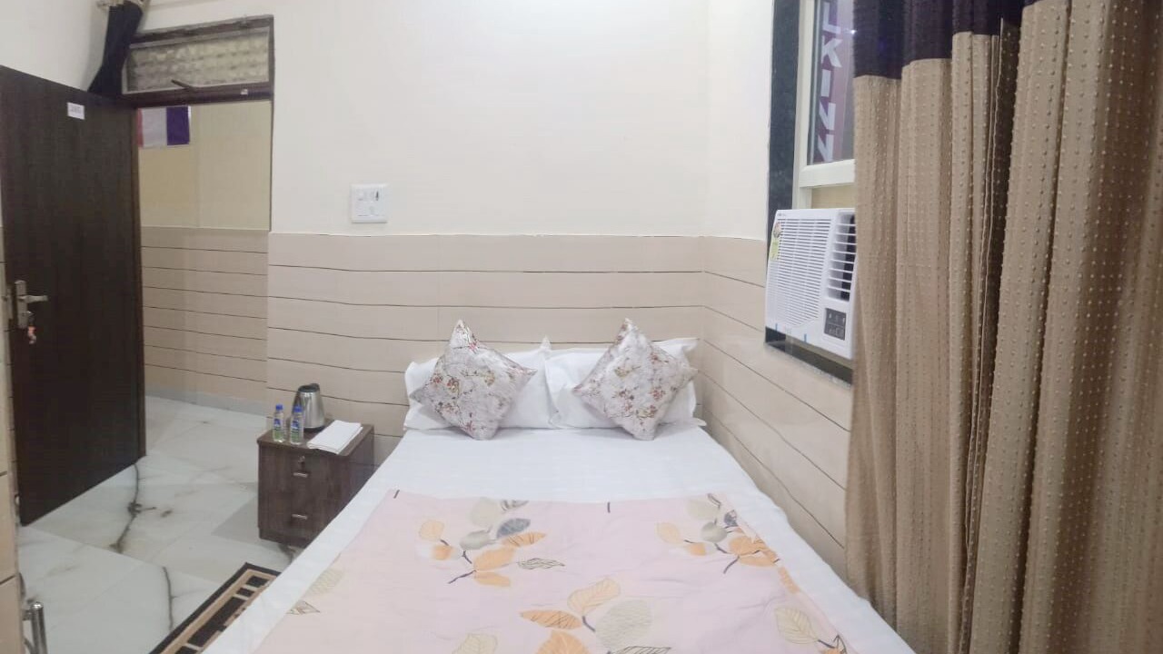 Photo of Bedroom in Taj Ganj