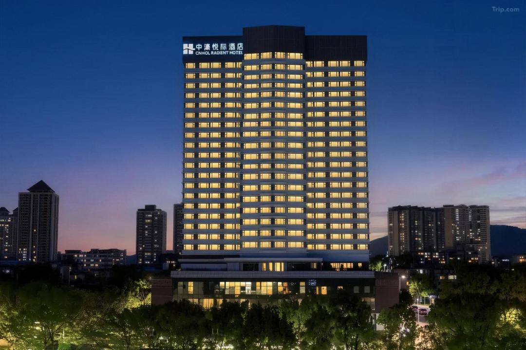 Photo of Buildings in East Huanshi Road