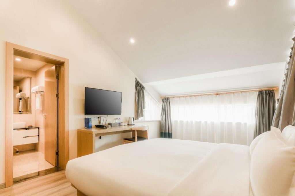 Photo of Bedroom in Dong Hu Lake