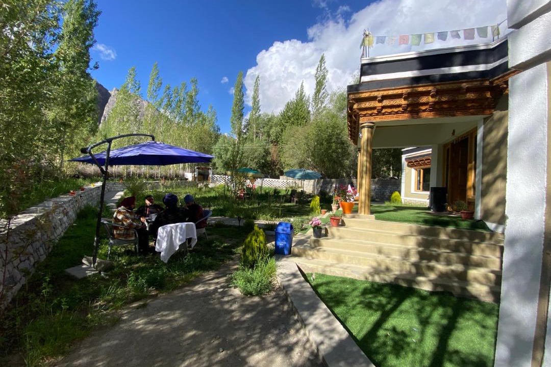 Photo of Others in Hundur