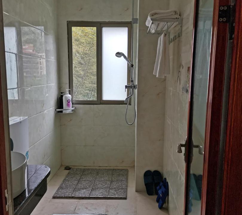 Photo of Bathroom in Longmen County