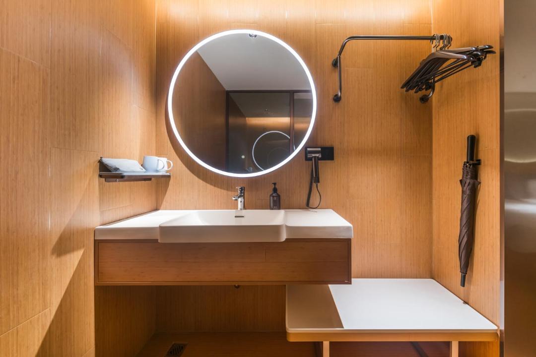 Photo of Bathroom in Ten Mile Gallery