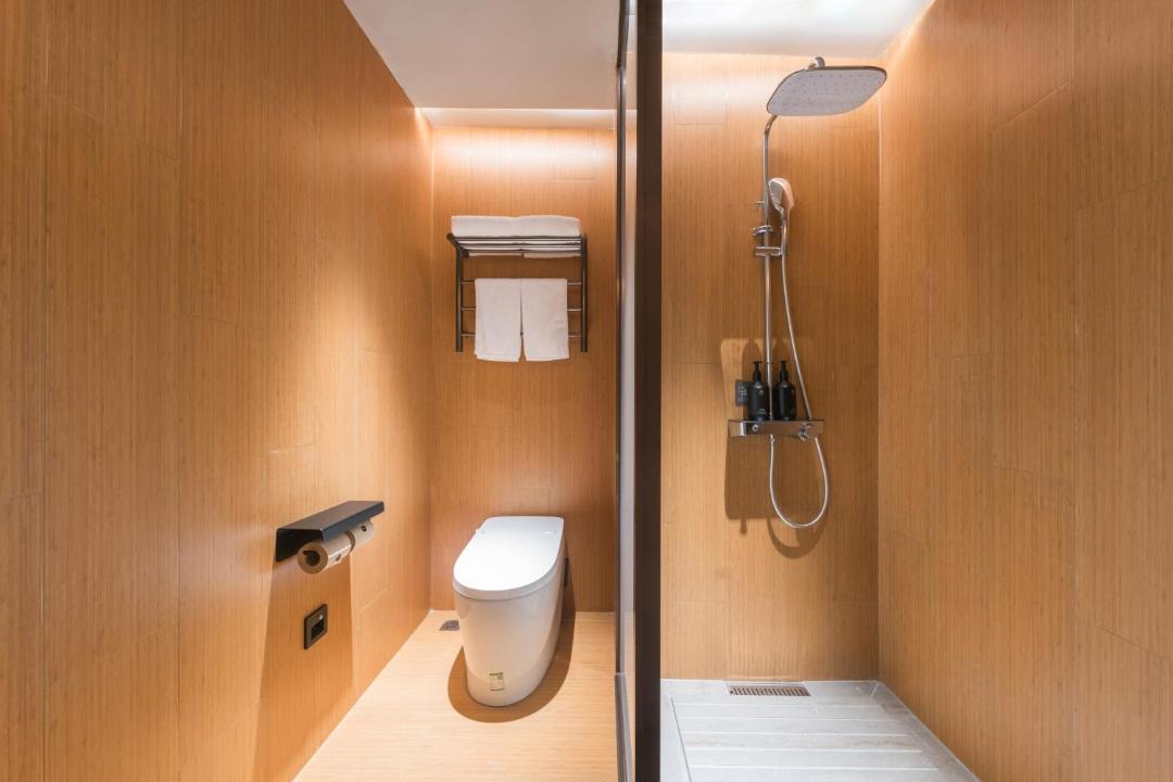 Photo of Bathroom in Ten Mile Gallery