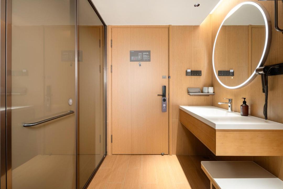 Photo of Bathroom in Ten Mile Gallery