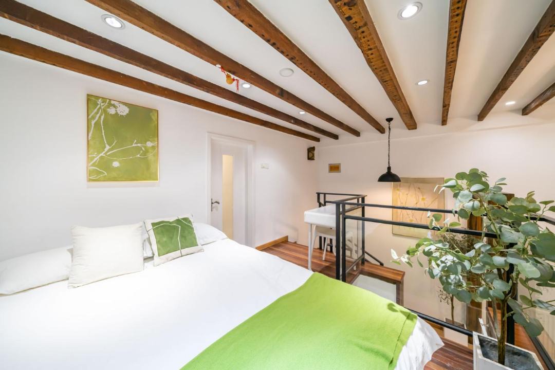 Photo of Bedroom in Huaihai Road Commercial Area
