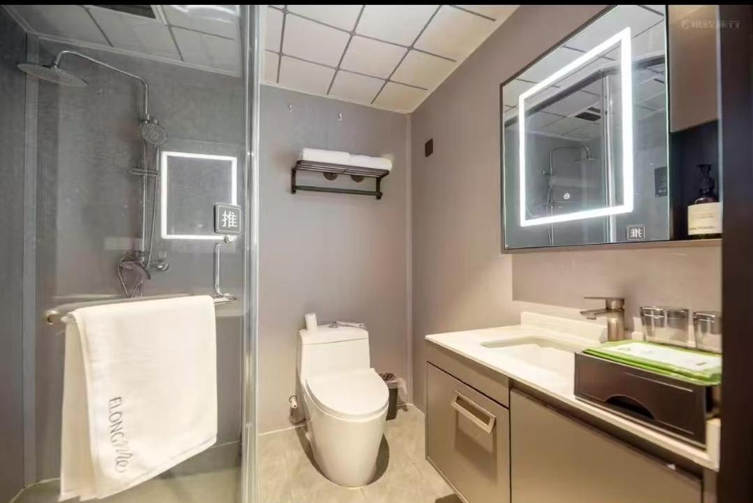 Photo of Bathroom in Yanta Qu