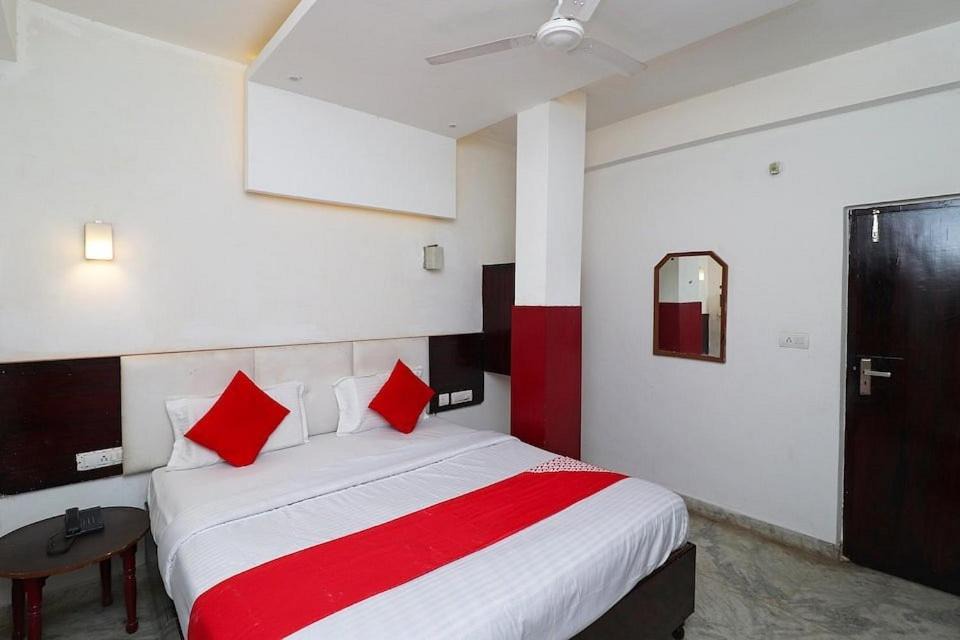 Photo of Bedroom in Taj Ganj
